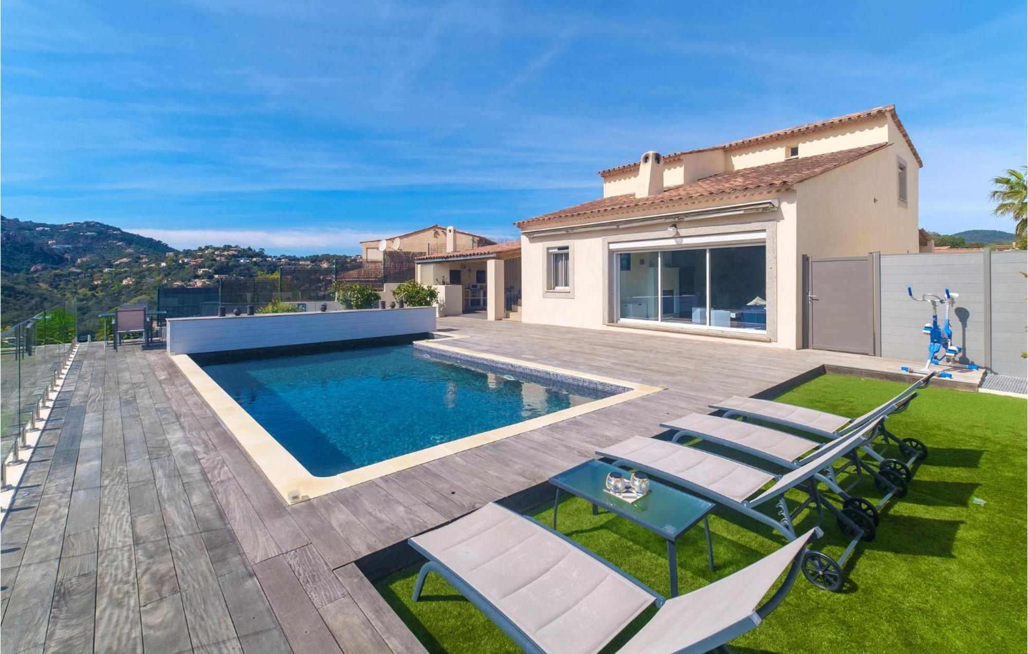 Gorgeous In With Kitchen Fréjus